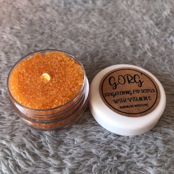 Exfoliating brightening lip scrub with vitamin c - Image 3