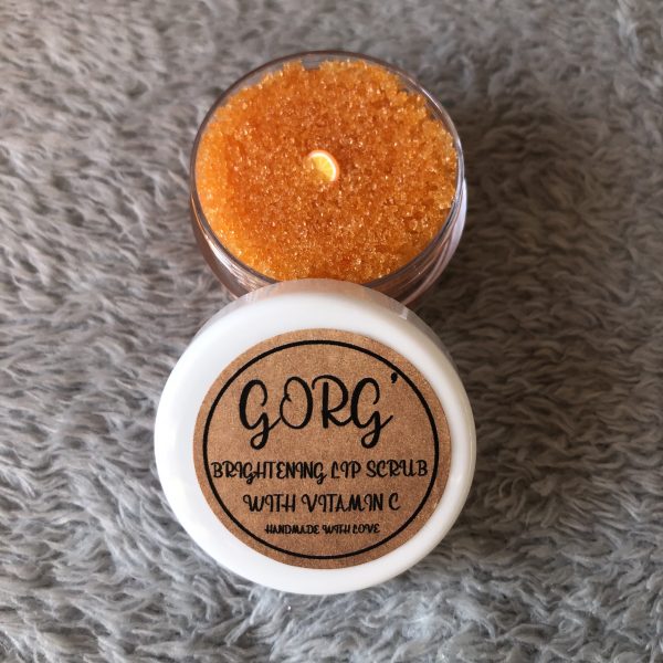 Exfoliating brightening lip scrub with vitamin c